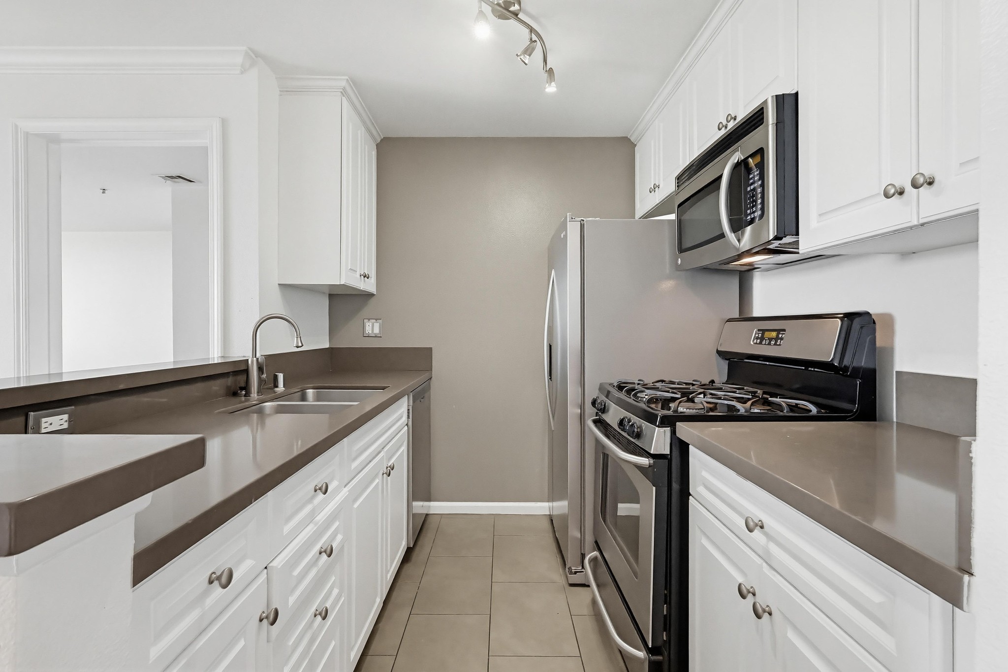 Virtual tour photo 6 of 35 for 7320 Hawthorn Ave