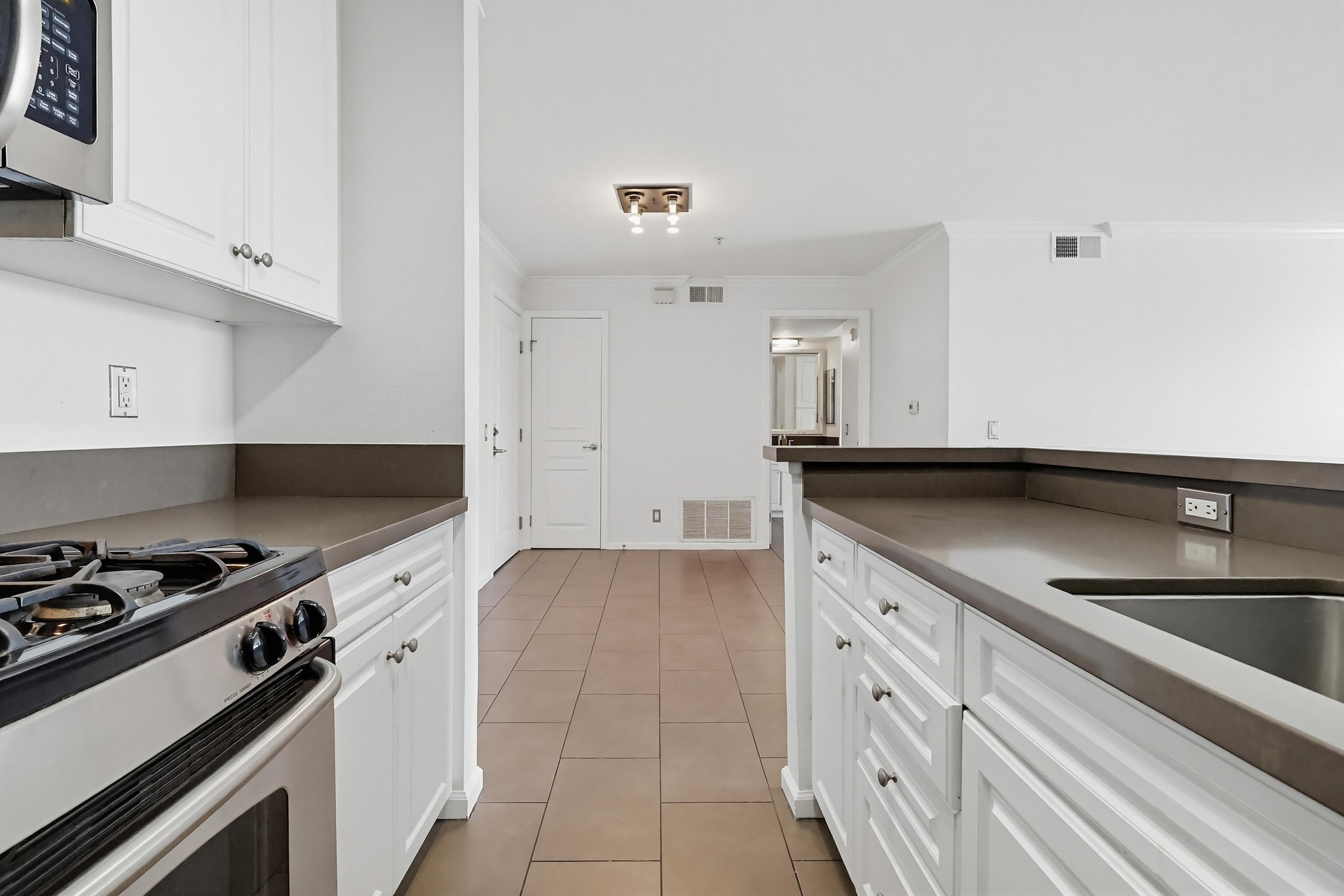 Virtual tour photo 9 of 35 for 7320 Hawthorn Ave