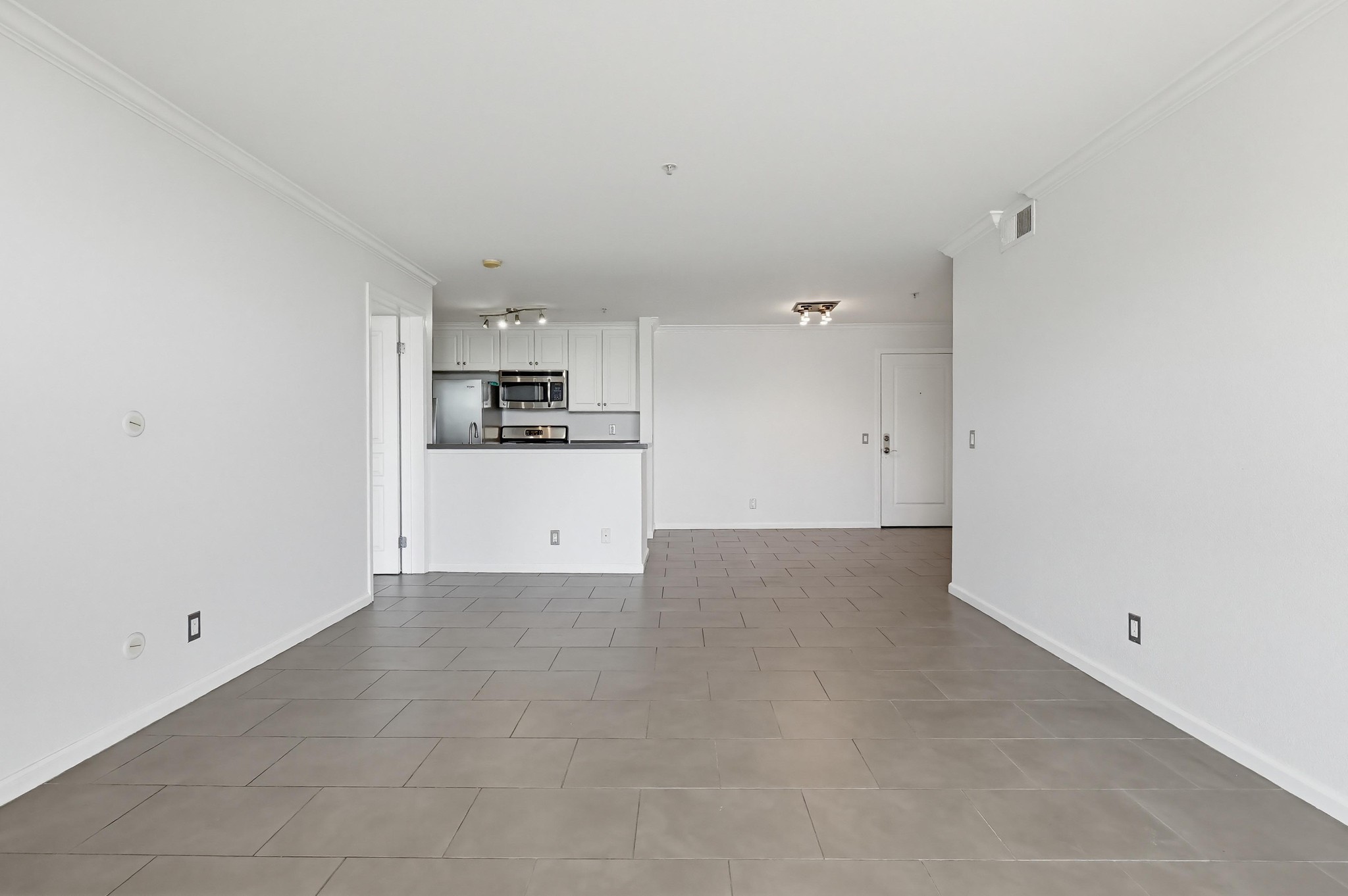Virtual tour photo 20 of 49 for 7320 Hawthorn Ave