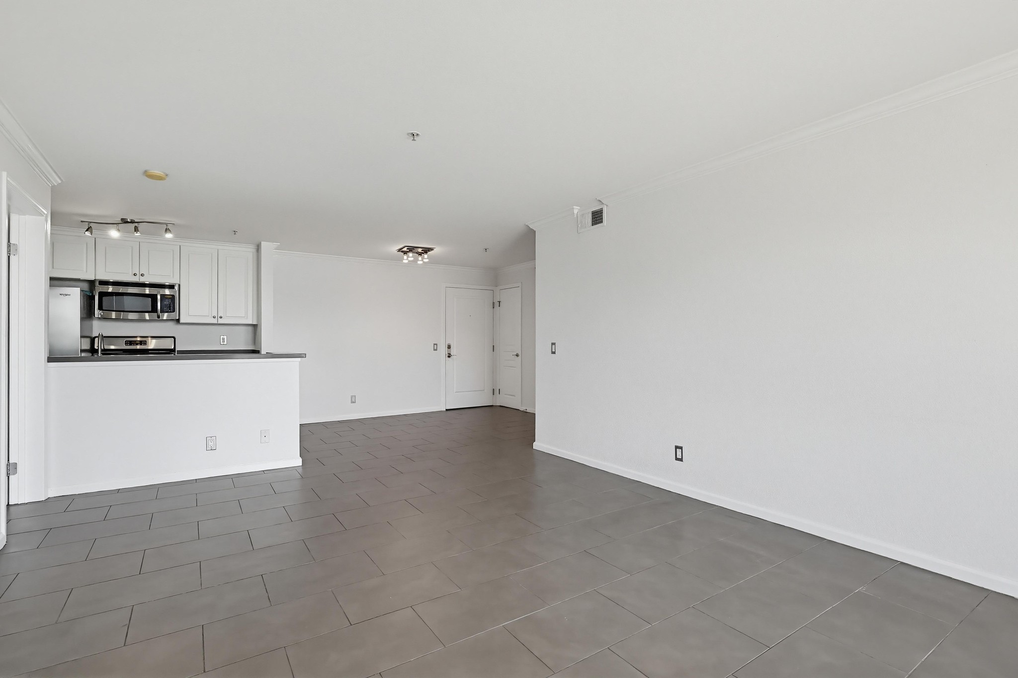 Virtual tour photo 21 of 49 for 7320 Hawthorn Ave