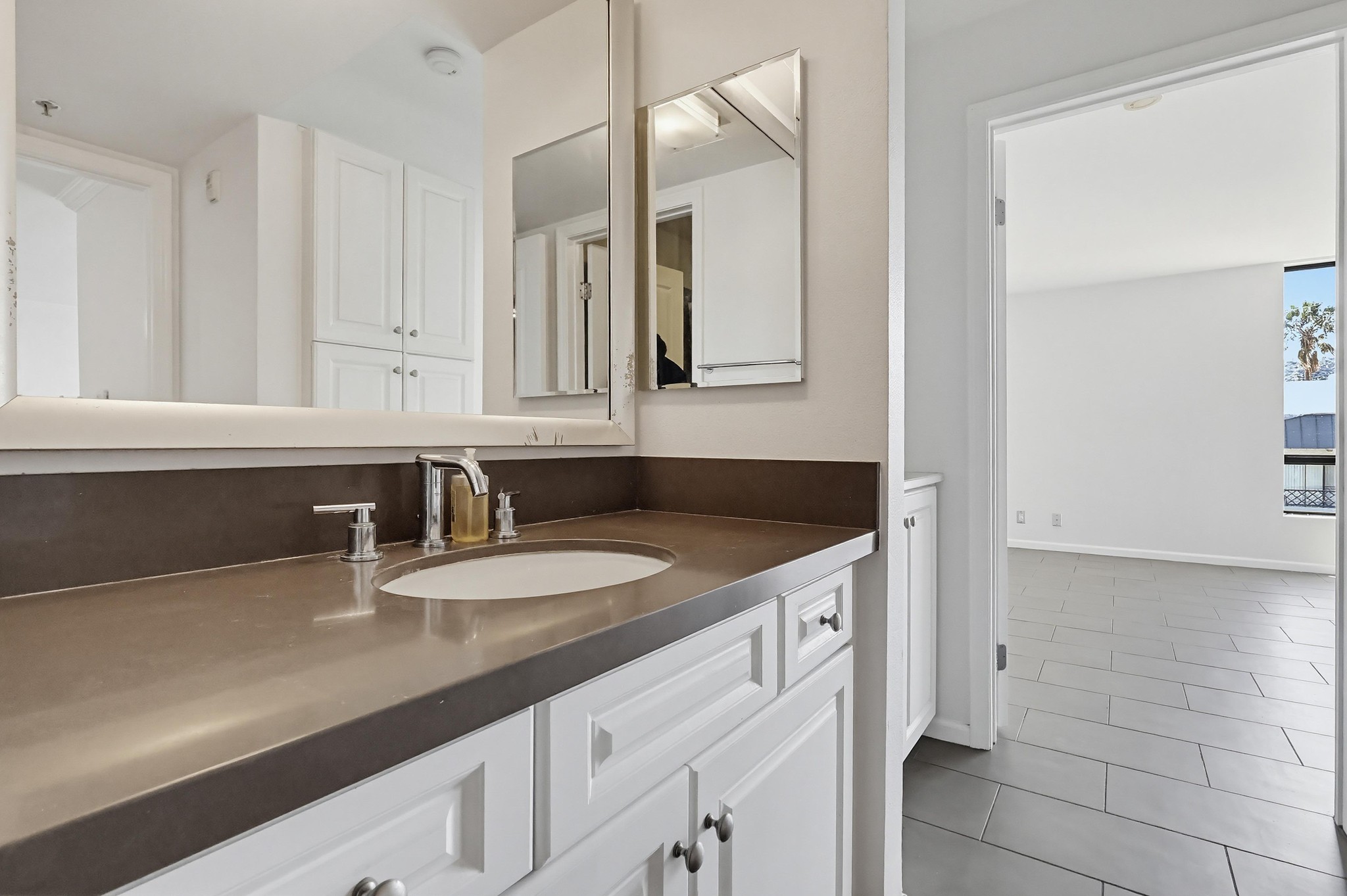Virtual tour photo 13 of 35 for 7320 Hawthorn Ave