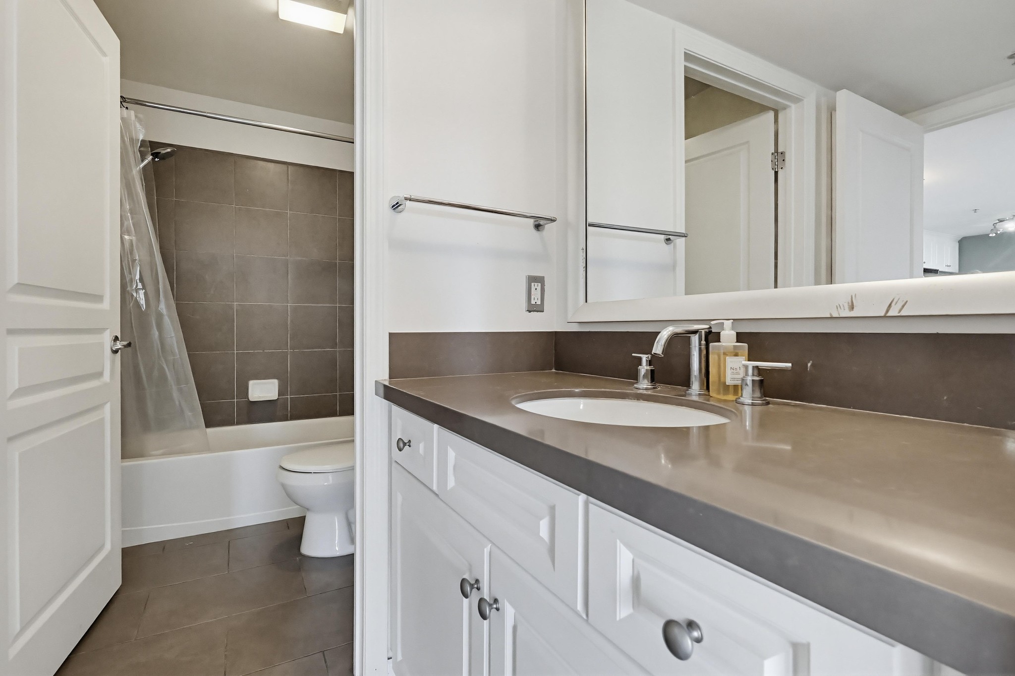 Virtual tour photo 14 of 35 for 7320 Hawthorn Ave
