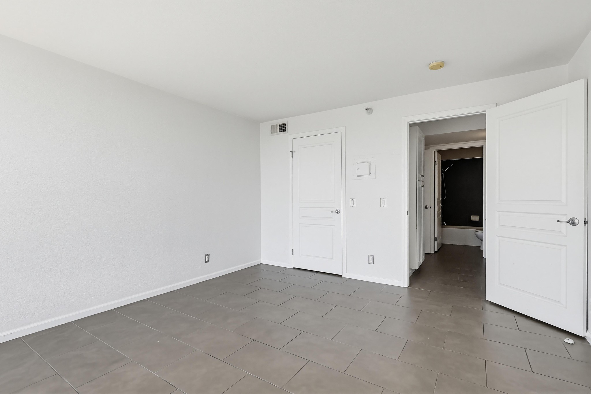 Virtual tour photo 21 of 35 for 7320 Hawthorn Ave