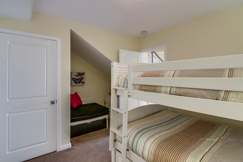 Virtual tour photo 38 of 41 for 733 Jersey Ct