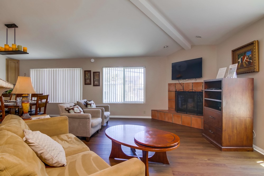 Virtual tour photo 7 of 43 for 735 Santa Clara Pl #3