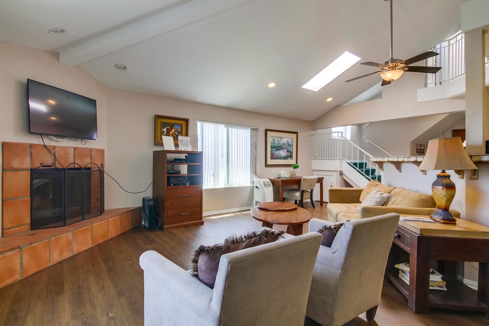 Virtual tour photo 11 of 43 for 735 Santa Clara Pl #3