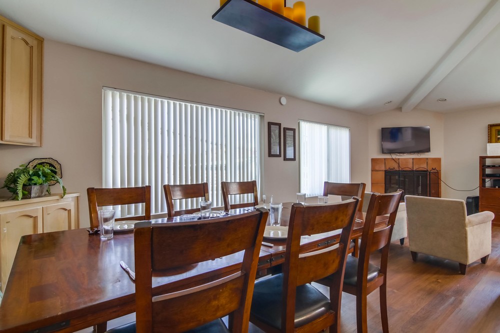 Virtual tour photo 14 of 43 for 735 Santa Clara Pl #3