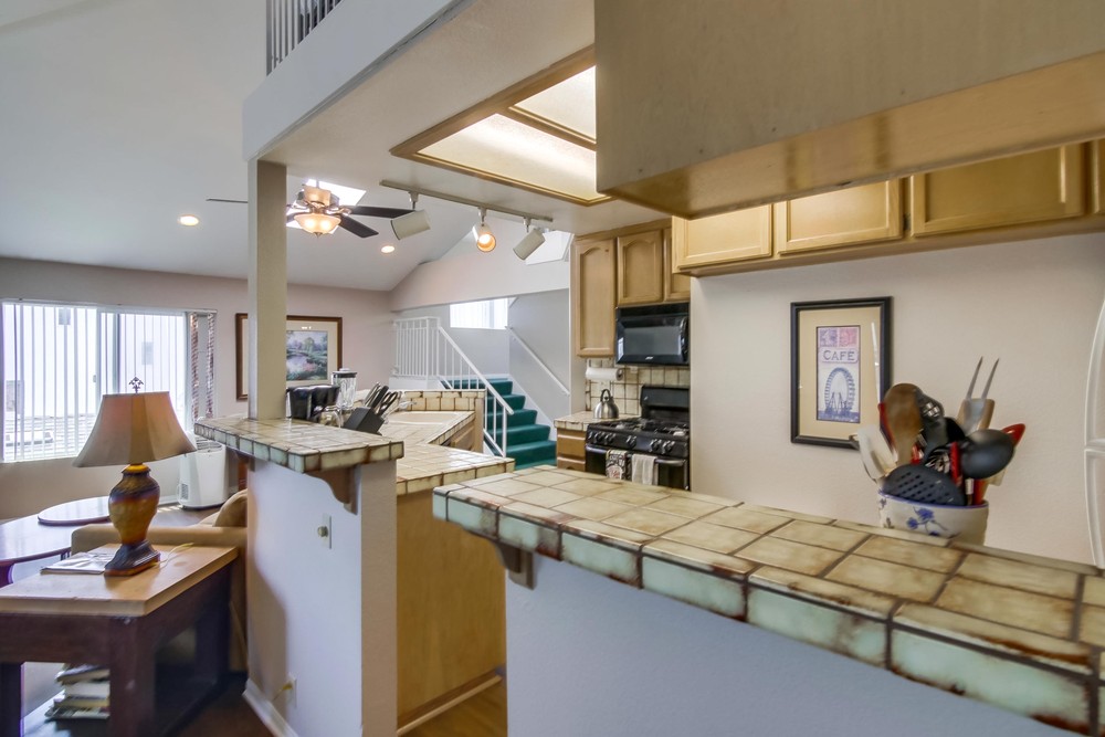 Virtual tour photo 17 of 43 for 735 Santa Clara Pl #3