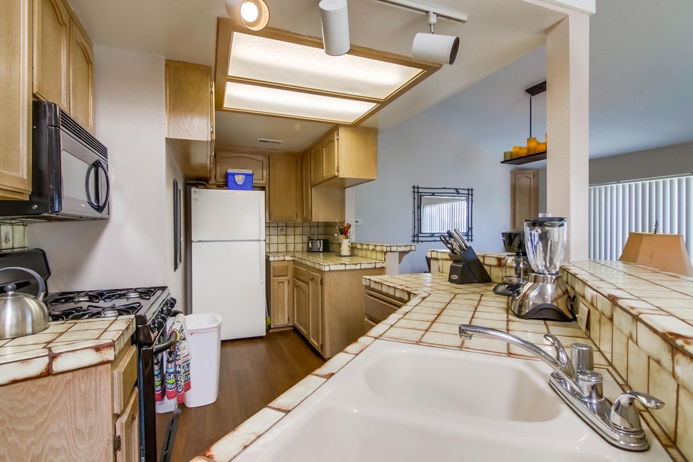 Virtual tour photo 21 of 43 for 735 Santa Clara Pl #3