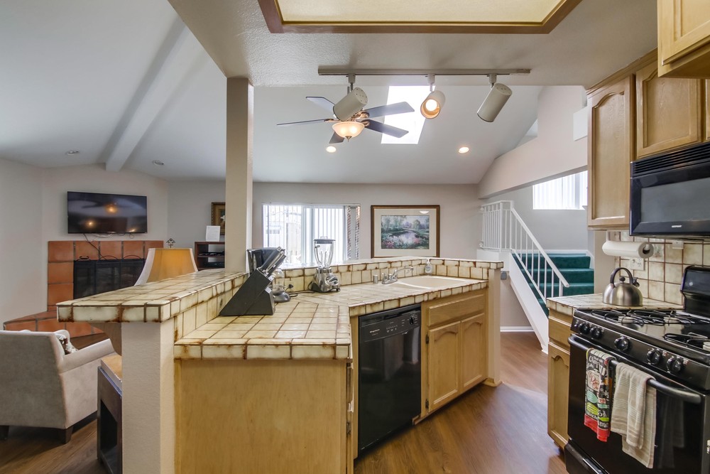 Virtual tour photo 24 of 43 for 735 Santa Clara Pl #3