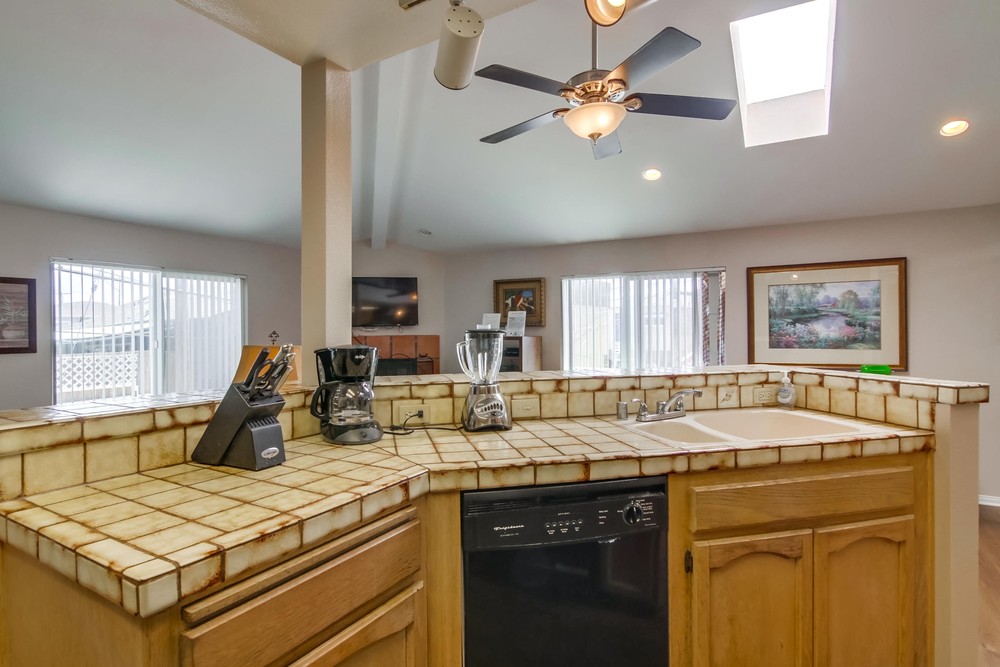 Virtual tour photo 25 of 43 for 735 Santa Clara Pl #3