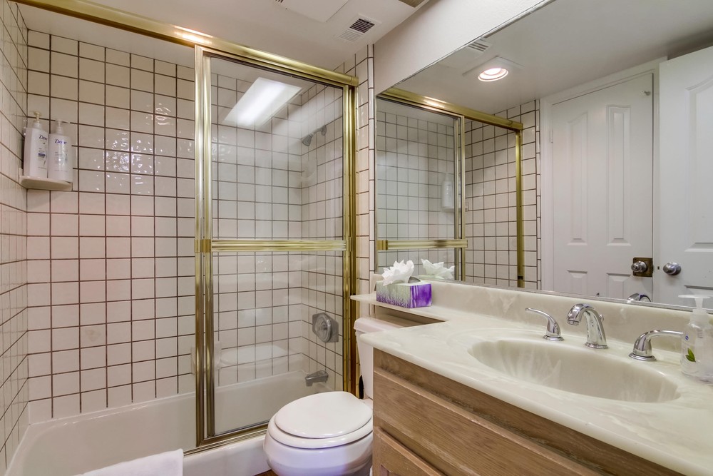 Virtual tour photo 31 of 43 for 735 Santa Clara Pl #3