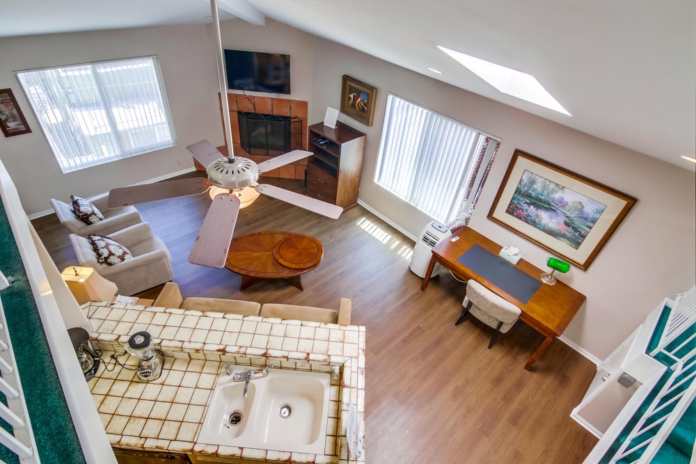 Virtual tour photo 32 of 43 for 735 Santa Clara Pl #3