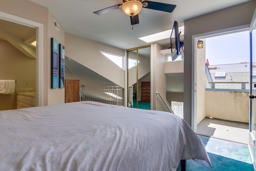 Virtual tour photo 37 of 43 for 735 Santa Clara Pl #3