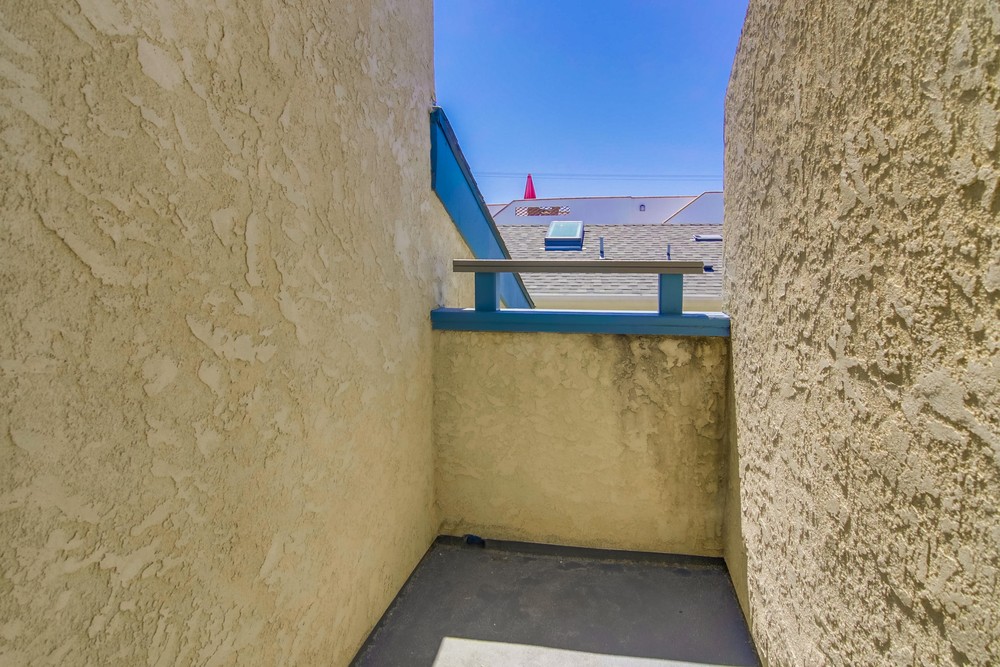 Virtual tour photo 38 of 43 for 735 Santa Clara Pl #3