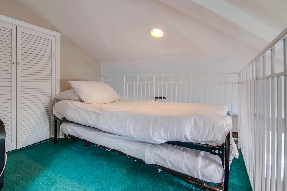 Virtual tour photo 40 of 43 for 735 Santa Clara Pl #3
