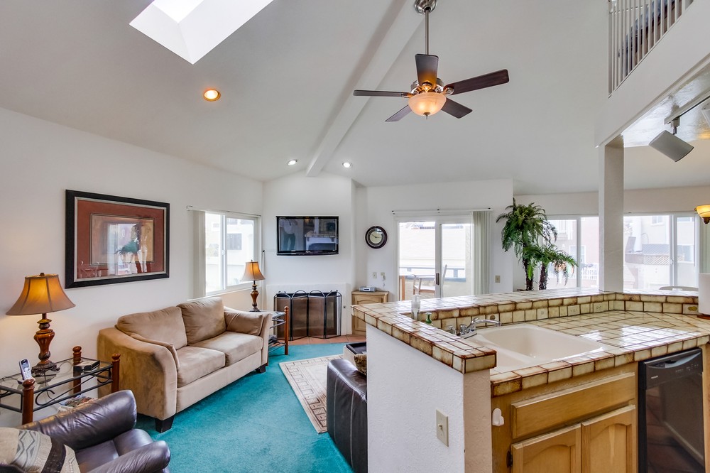 Virtual tour photo 5 of 72 for 735 Santa Clara Place #1