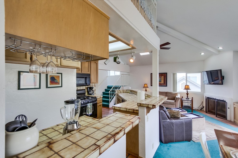 Virtual tour photo 12 of 72 for 735 Santa Clara Place #1