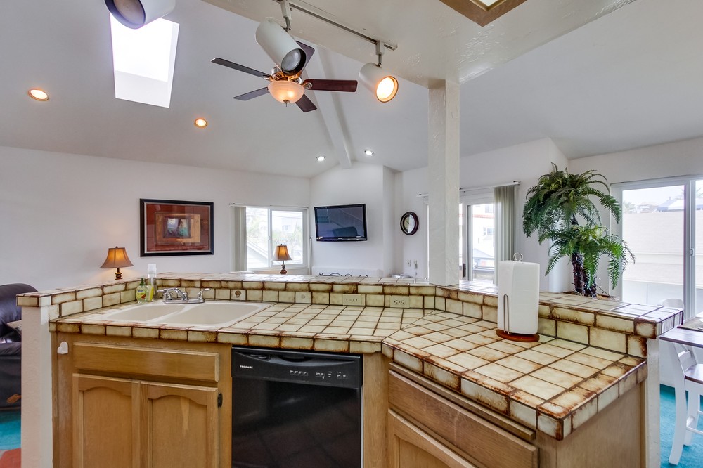 Virtual tour photo 18 of 72 for 735 Santa Clara Place #1