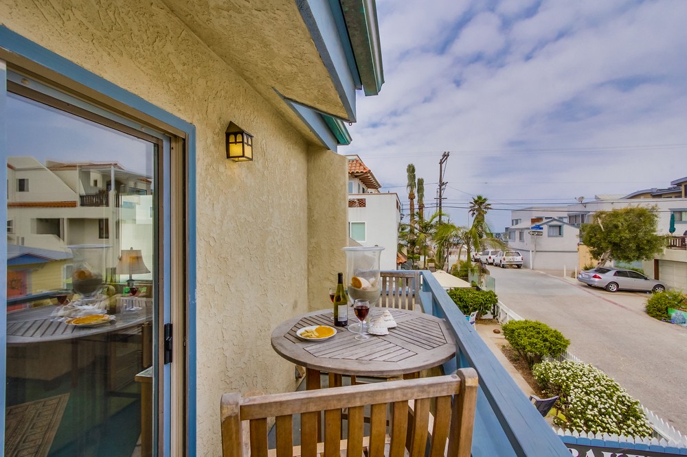 Virtual tour photo 21 of 72 for 735 Santa Clara Place #1