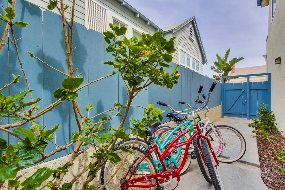 Virtual tour photo 52 of 72 for 735 Santa Clara Place #1