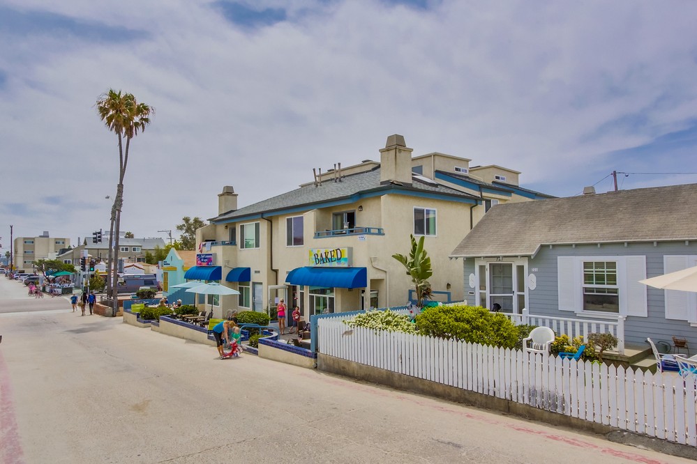 Virtual tour photo 55 of 72 for 735 Santa Clara Place #1