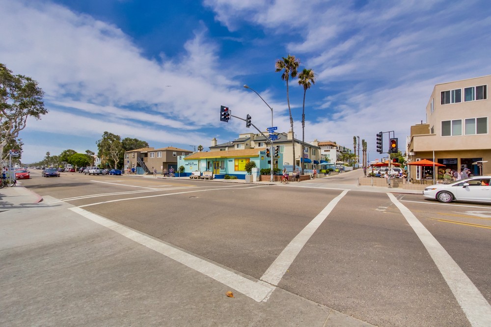 Virtual tour photo 62 of 72 for 735 Santa Clara Place #1