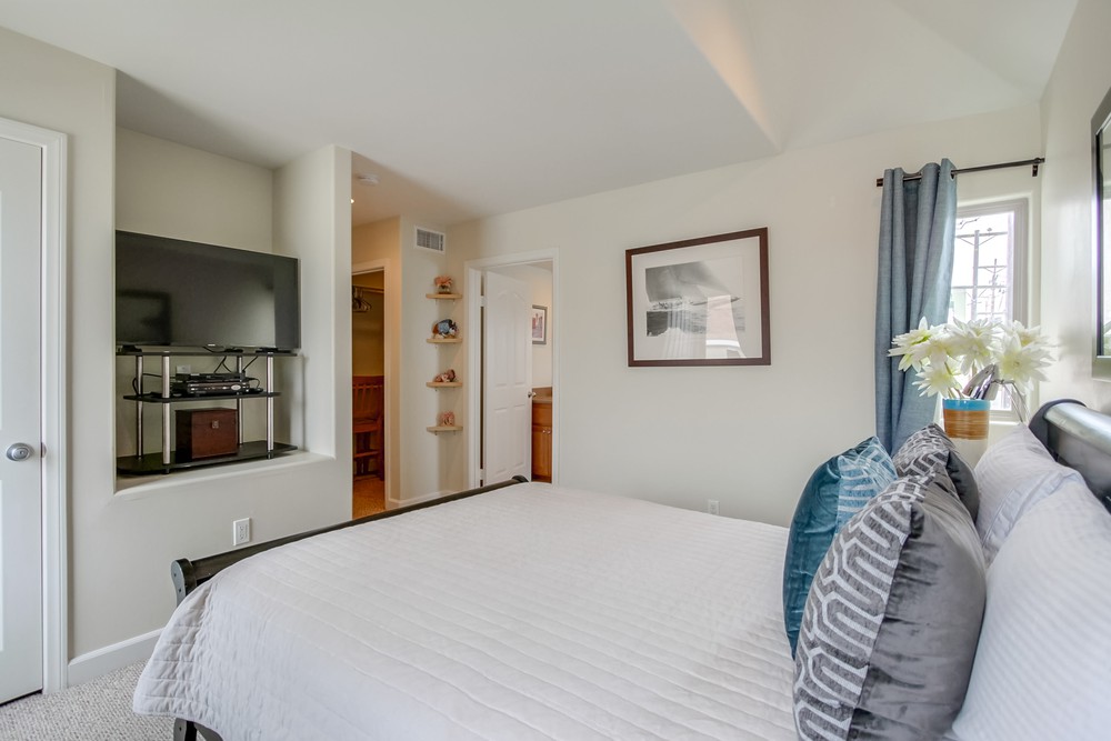 Virtual tour photo 25 of 60 for 736 Island Ct
