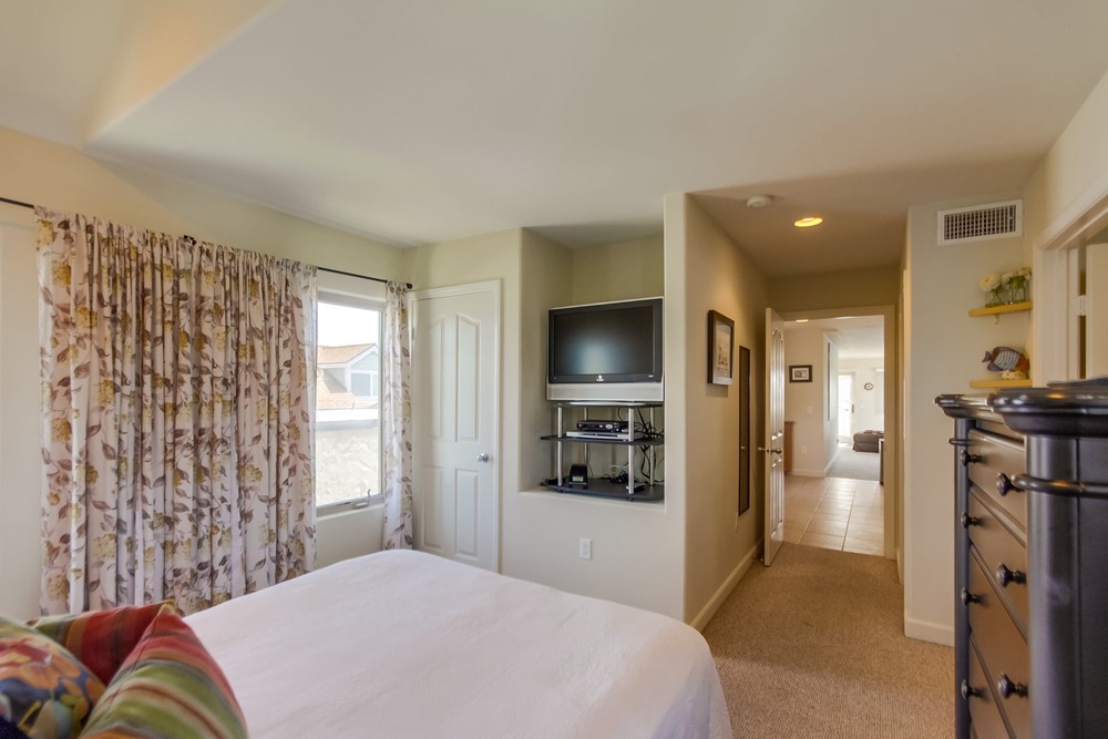 Virtual tour photo 28 of 53 for 736 Island Ct