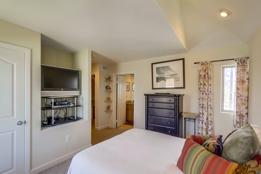 Virtual tour photo 29 of 53 for 736 Island Ct
