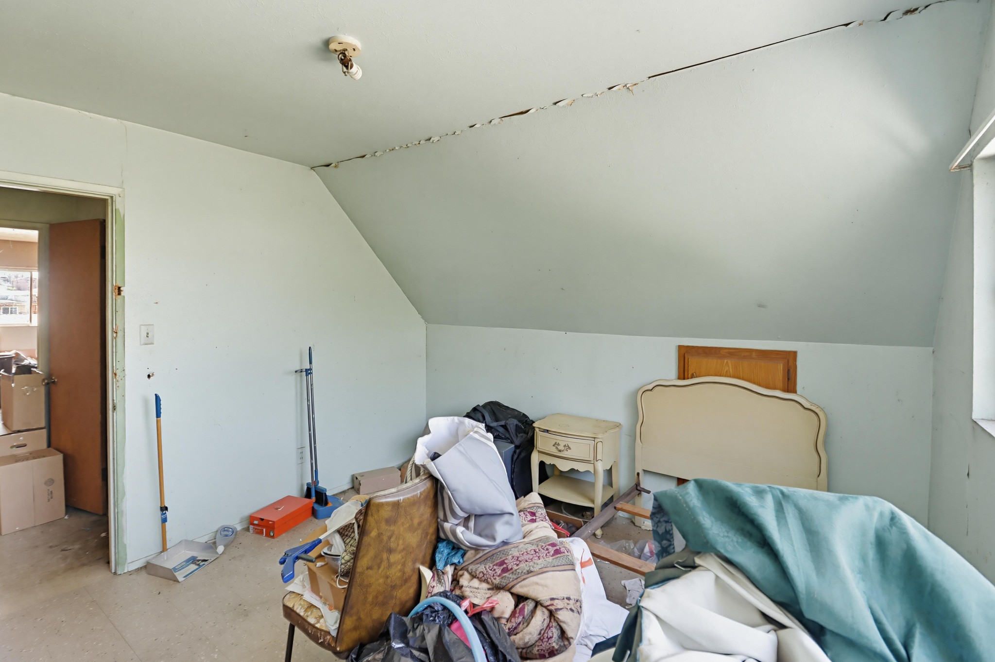 Virtual tour photo 22 of 34 for 736 Sacramento Ave