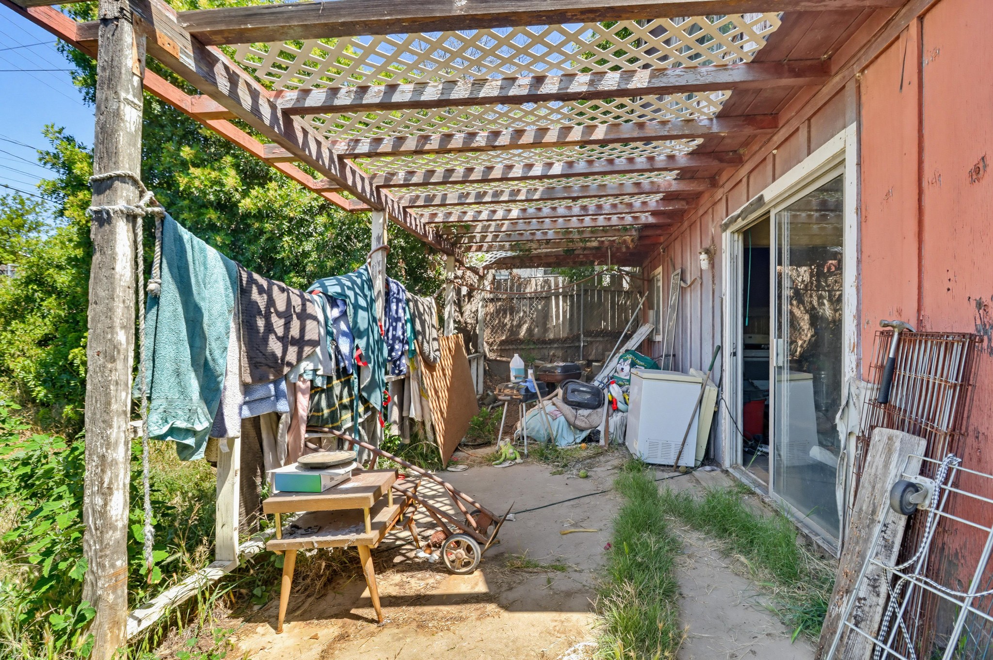 Virtual tour photo 27 of 34 for 736 Sacramento Ave