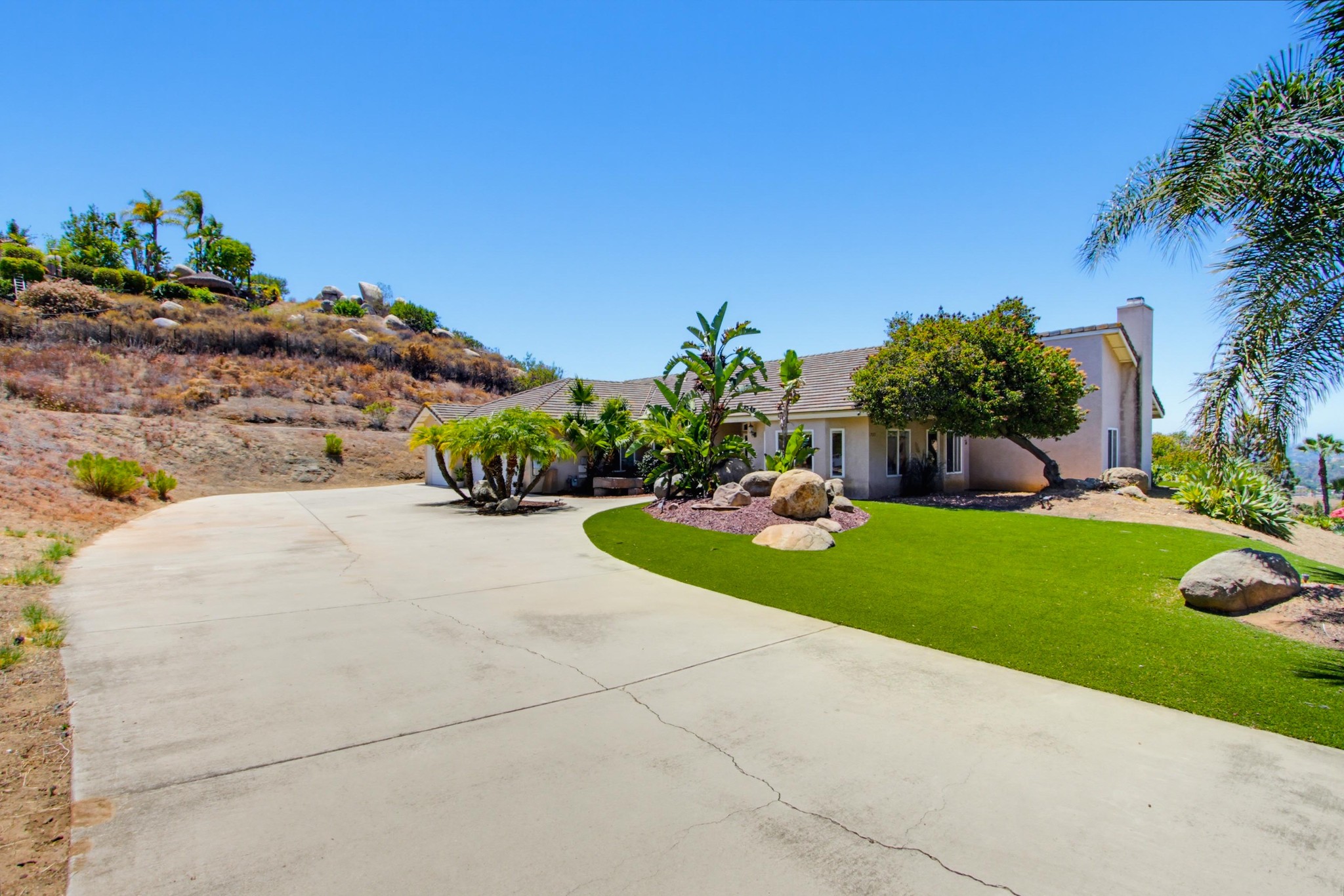 Virtual tour photo 9 of 83 for 737 Camelot Pkwy