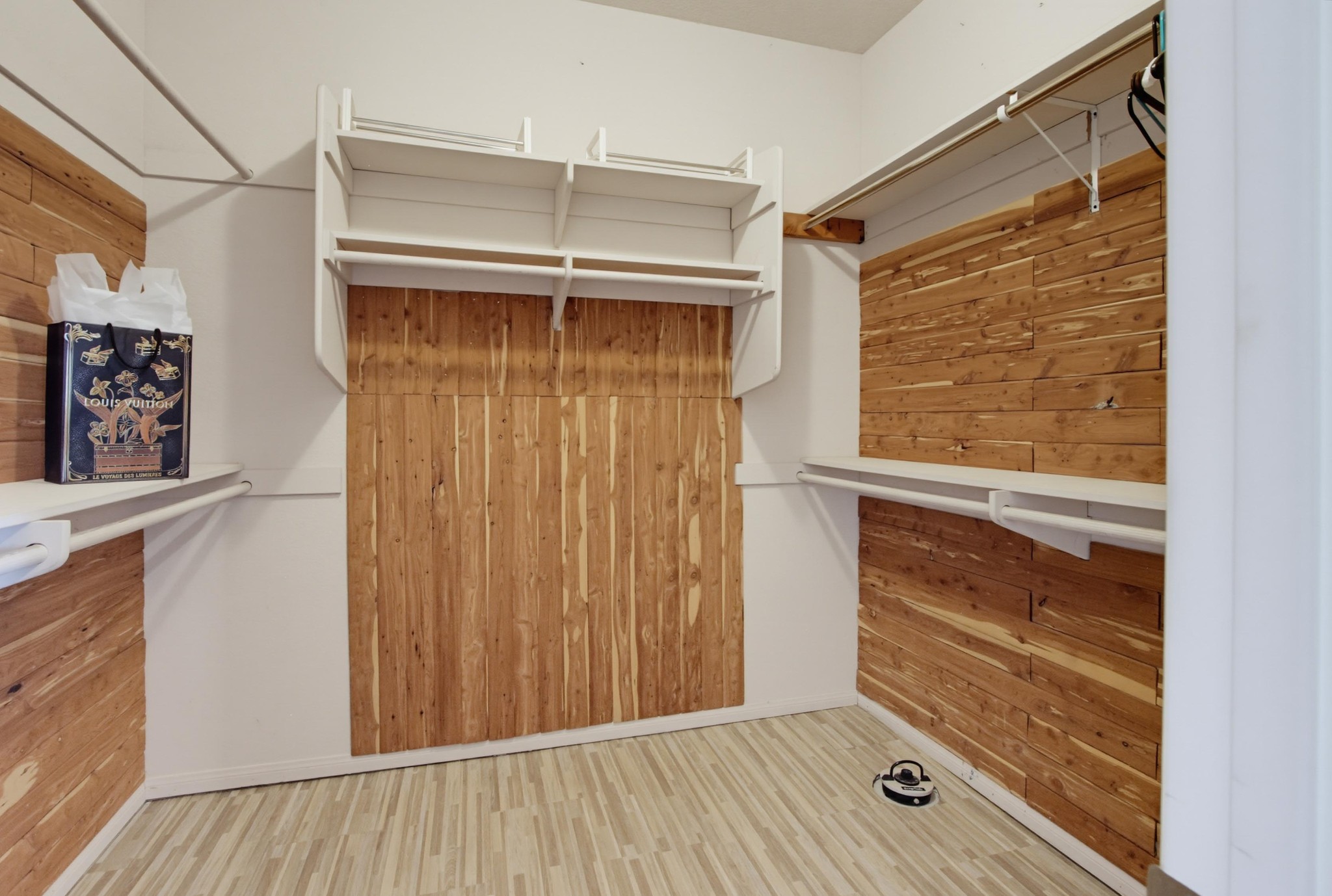 Virtual tour photo 66 of 83 for 737 Camelot Pkwy