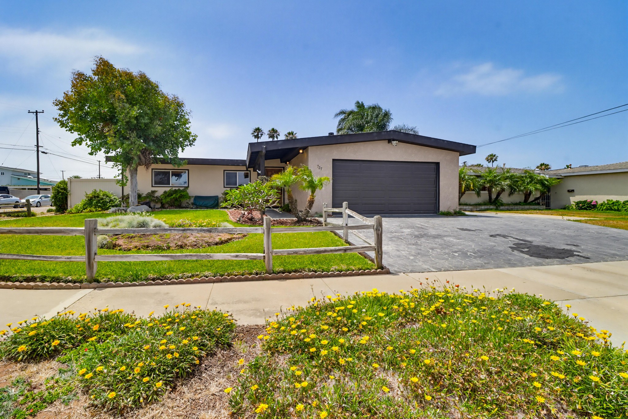 Virtual tour photo 3 of 41 for 737 Hemlock Ave