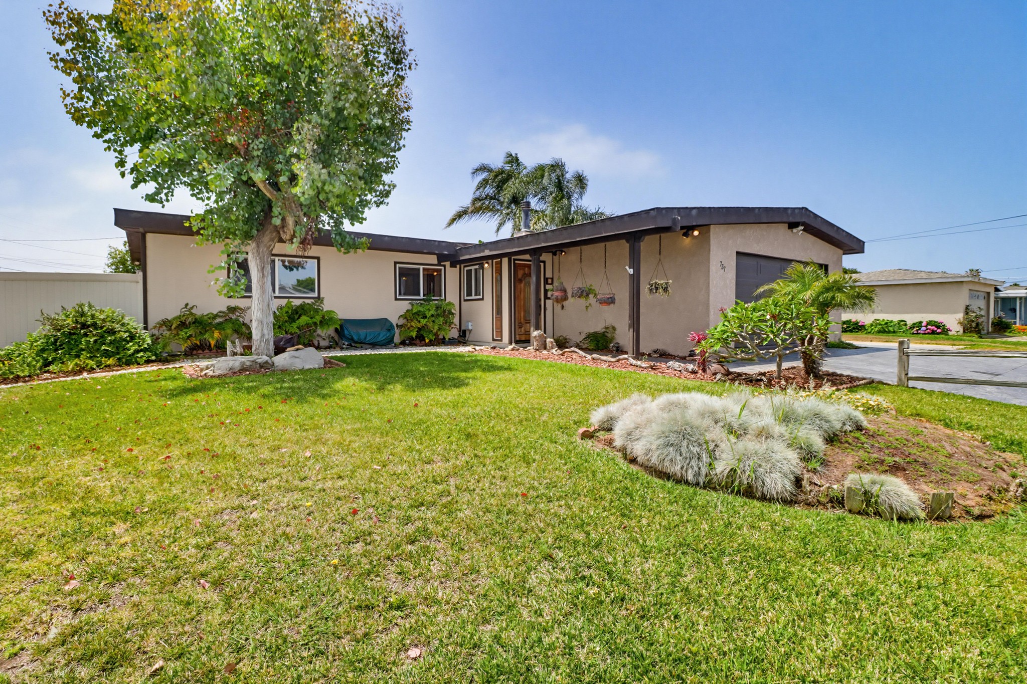 Virtual tour photo 4 of 41 for 737 Hemlock Ave