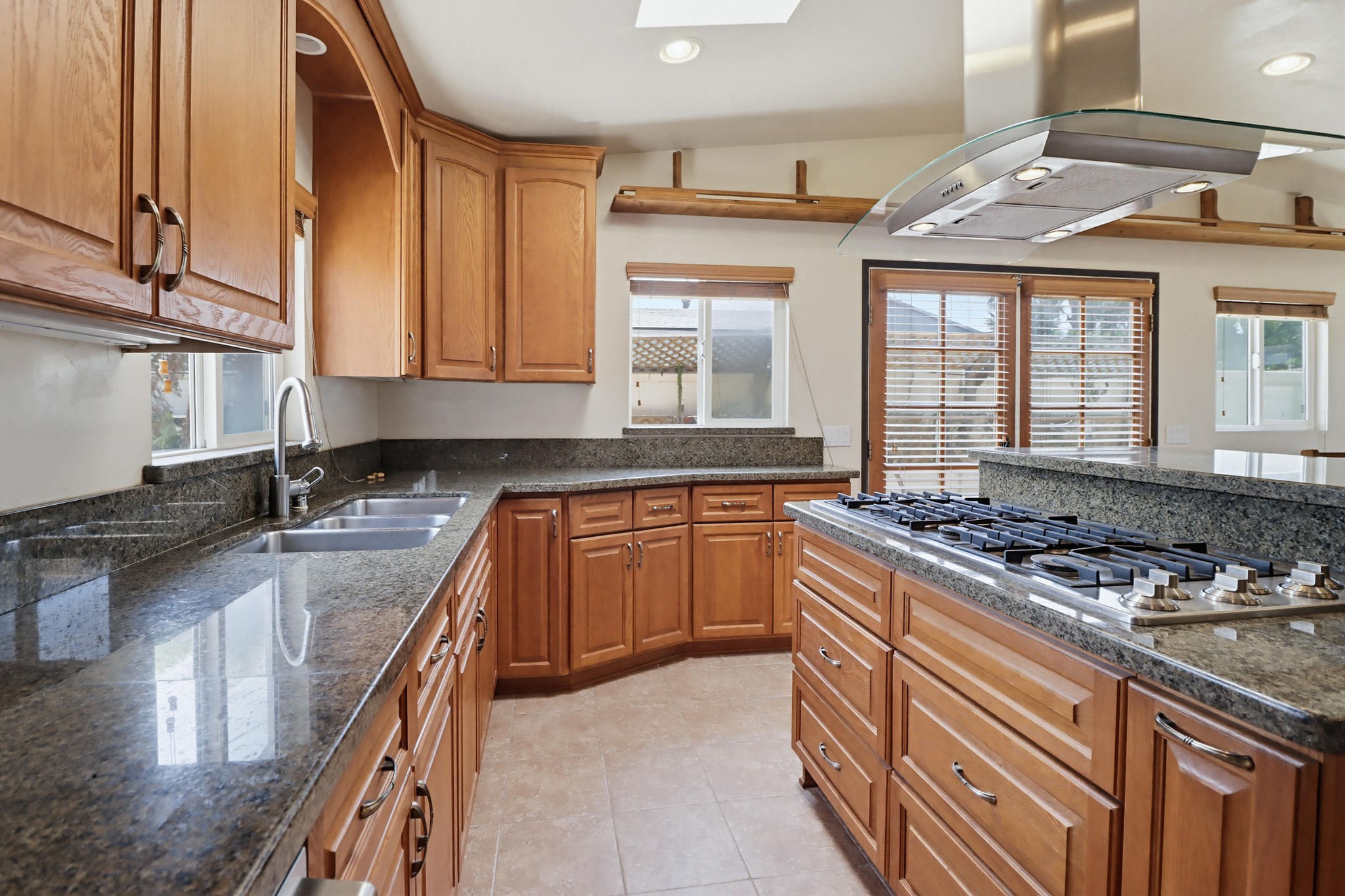 Virtual tour photo 18 of 41 for 737 Hemlock Ave