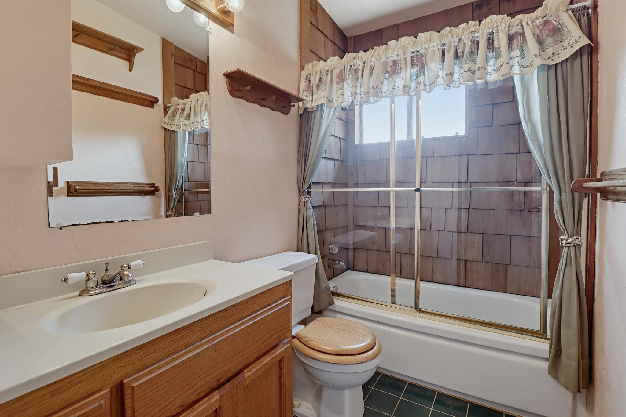 Virtual tour photo 21 of 41 for 737 Hemlock Ave