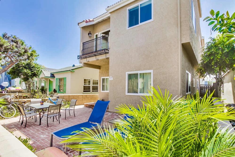 Virtual tour photo 4 of 44 for 737 Jamaica Court #2