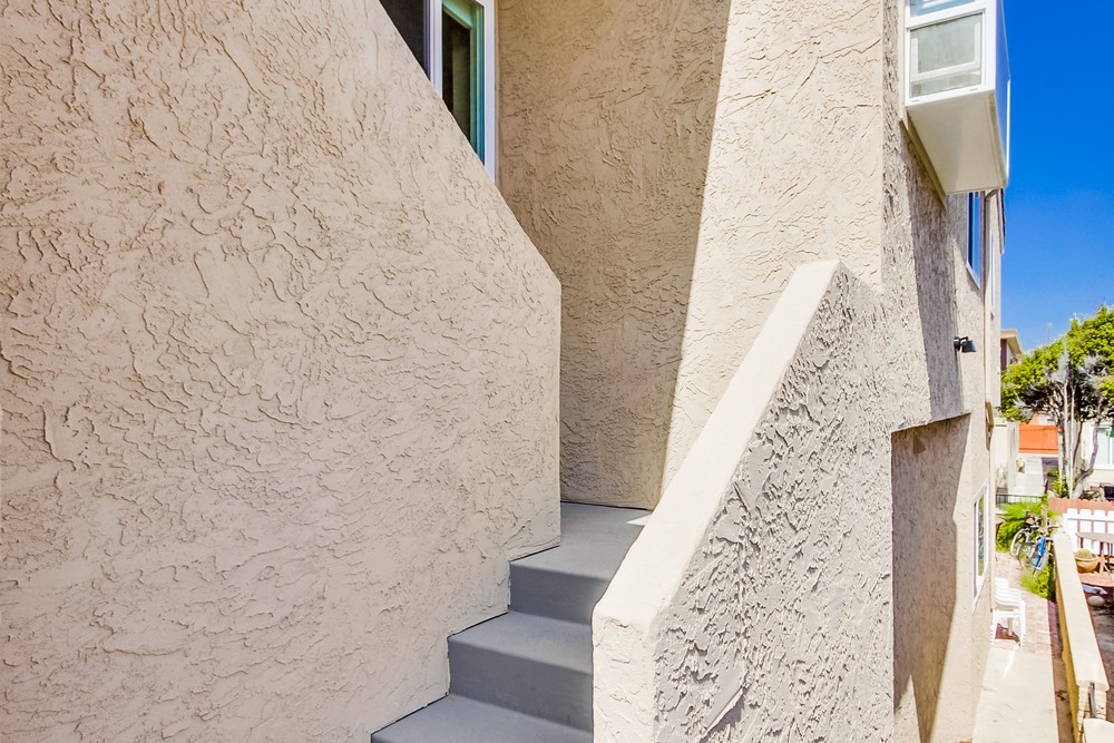 Virtual tour photo 5 of 44 for 737 Jamaica Court #2