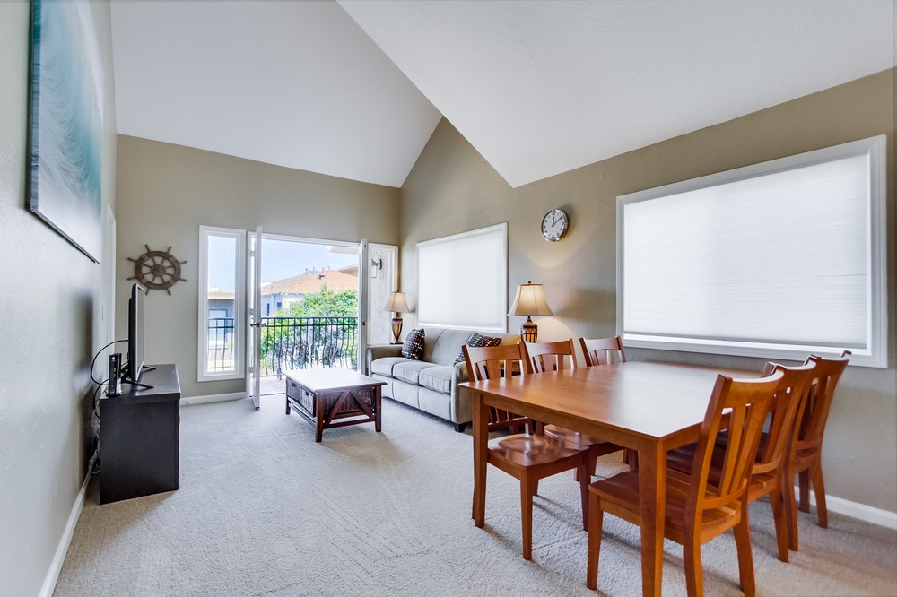 Virtual tour photo 7 of 44 for 737 Jamaica Court #2