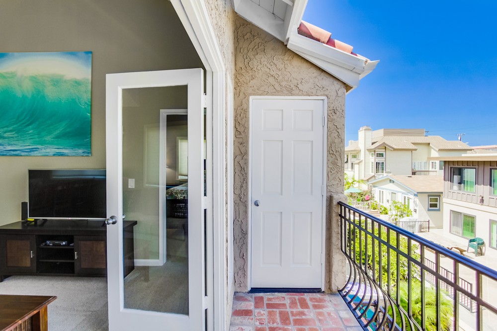 Virtual tour photo 16 of 44 for 737 Jamaica Court #2