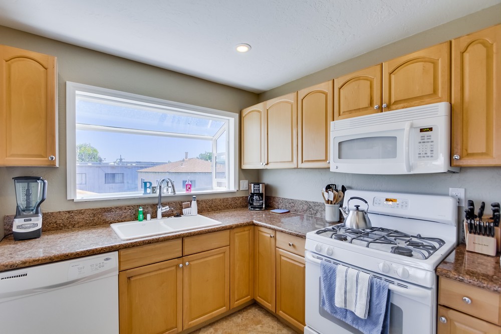 Virtual tour photo 22 of 44 for 737 Jamaica Court #2