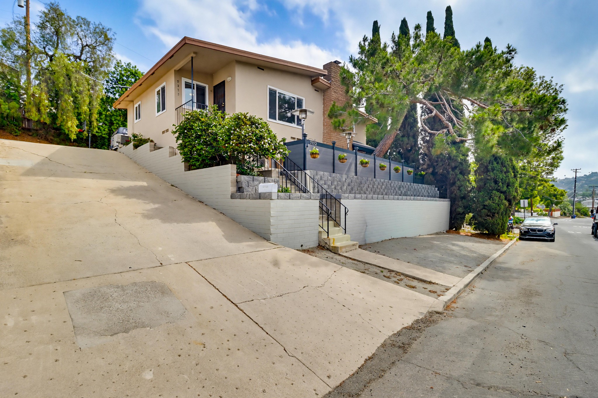 Virtual tour photo 3 of 35 for 7372 Stanford Ave