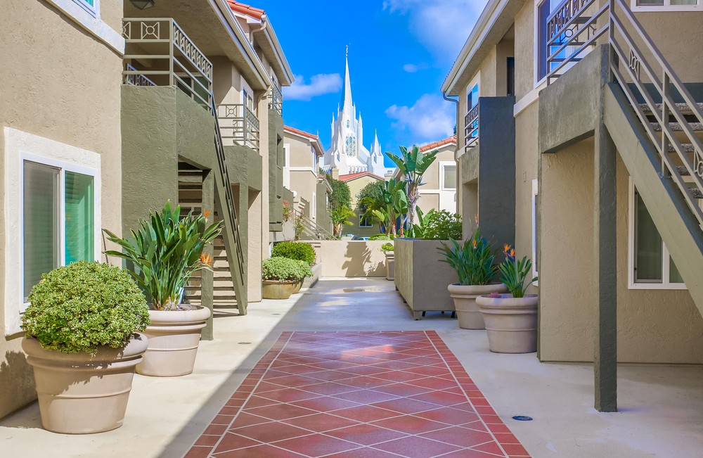 Virtual tour photo 1 of 35 for 7405 Charmant Dr UNIT 2225