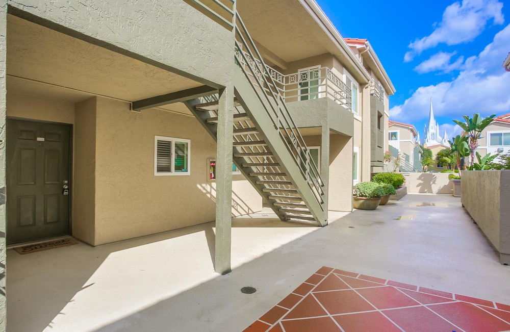 Virtual tour photo 4 of 35 for 7405 Charmant Dr UNIT 2225