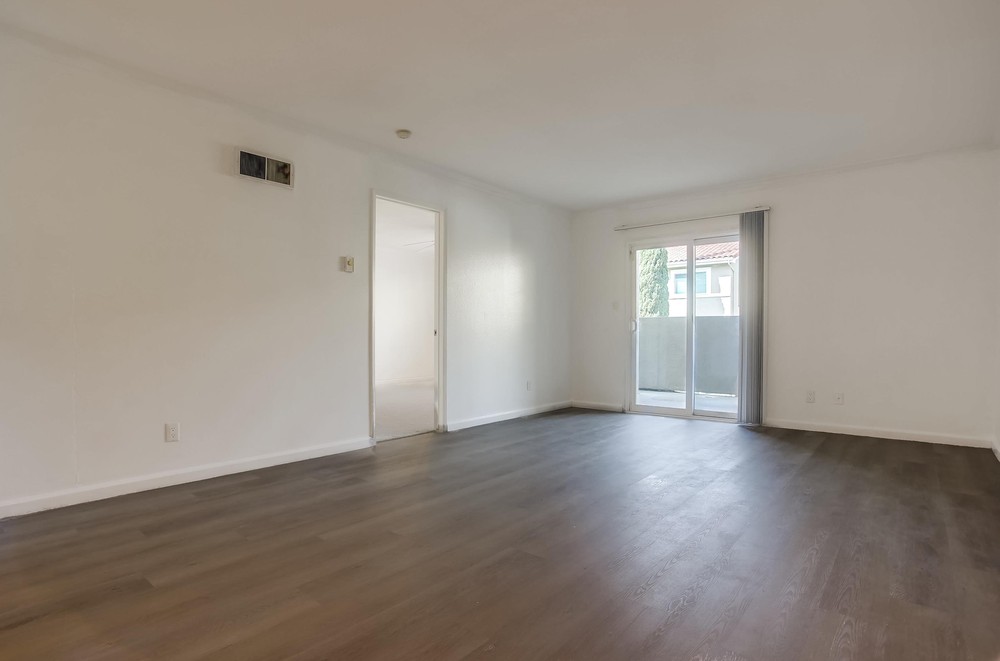 Virtual tour photo 7 of 35 for 7405 Charmant Dr UNIT 2225