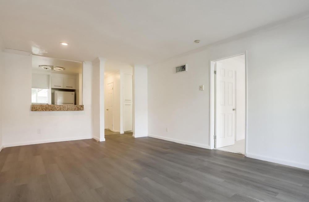 Virtual tour photo 9 of 35 for 7405 Charmant Dr UNIT 2225