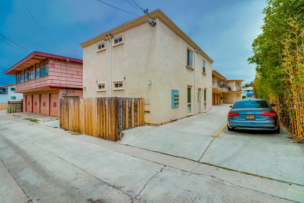 Virtual tour photo 1 of 41 for 741 1/2 Agate St