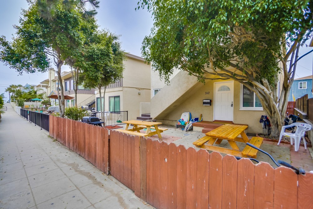 Virtual tour photo 3 of 47 for 742 Jamaica Court